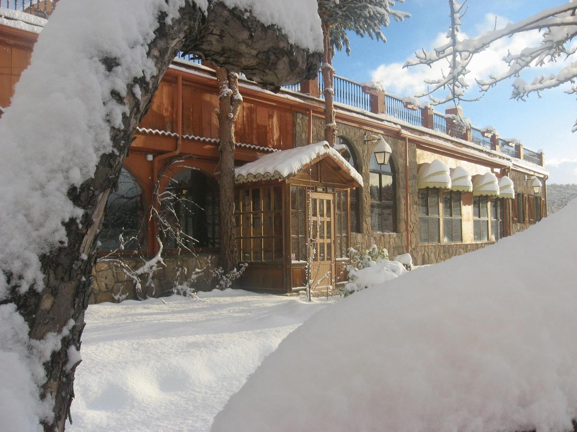 Hospedium Hostal Almanzor Navarredonda Exterior foto