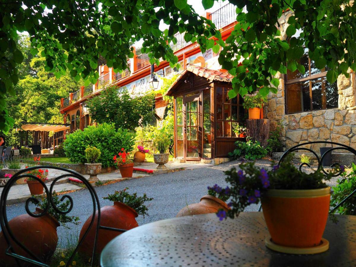 Hospedium Hostal Almanzor Navarredonda Exterior foto